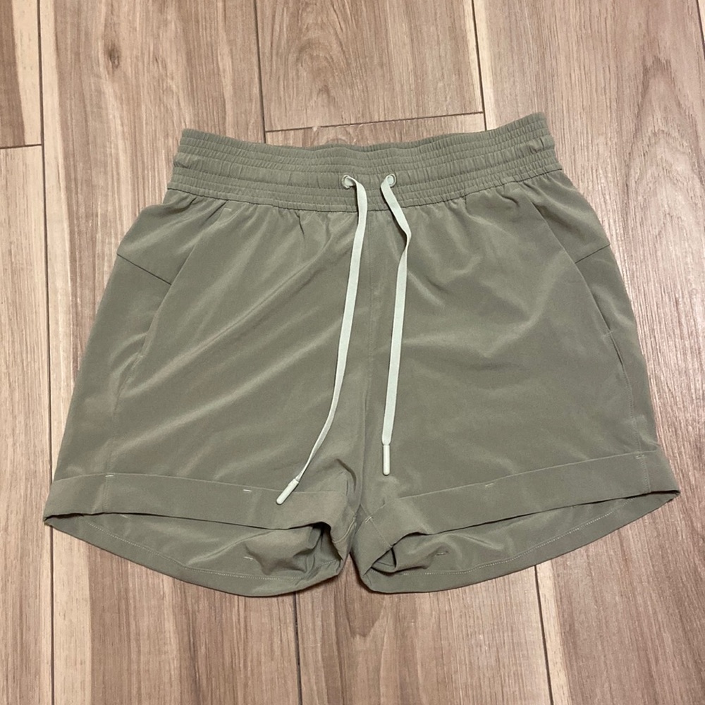 Lululemon Spring Break Away Short